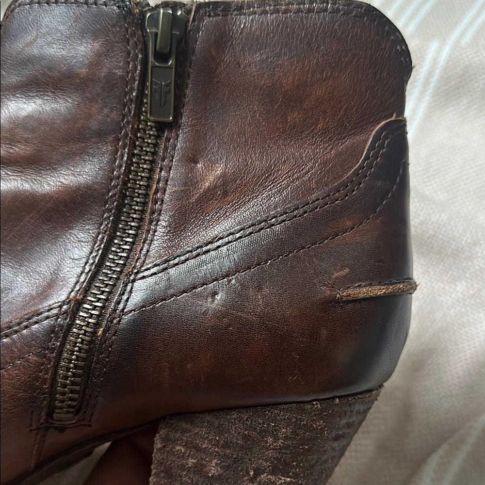 Frye Renee Seam Short Ankle Boots - US 8.5 - Picture 11 of 14